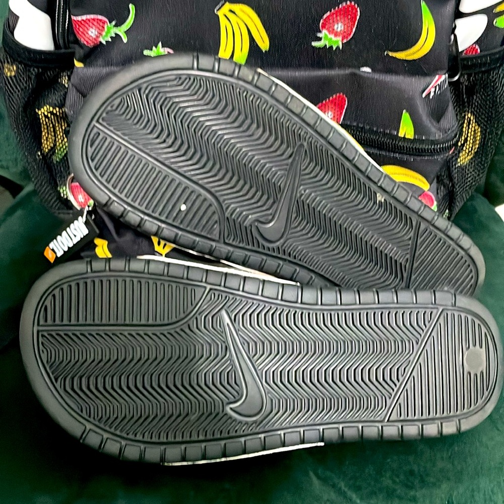 Nike Slides - Picture 3 of 4